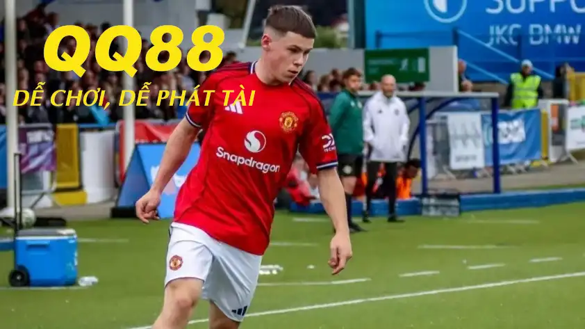 Kai Rooney sở hữu ngoại hình và lối chơi khá tương đồng với người bố huyền thoại của mình. (Ảnh: Goal)